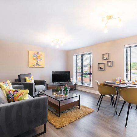 Elliot Oliver - Luxurious Two Bedroom Apartment With Parking 格洛斯特 外观 照片