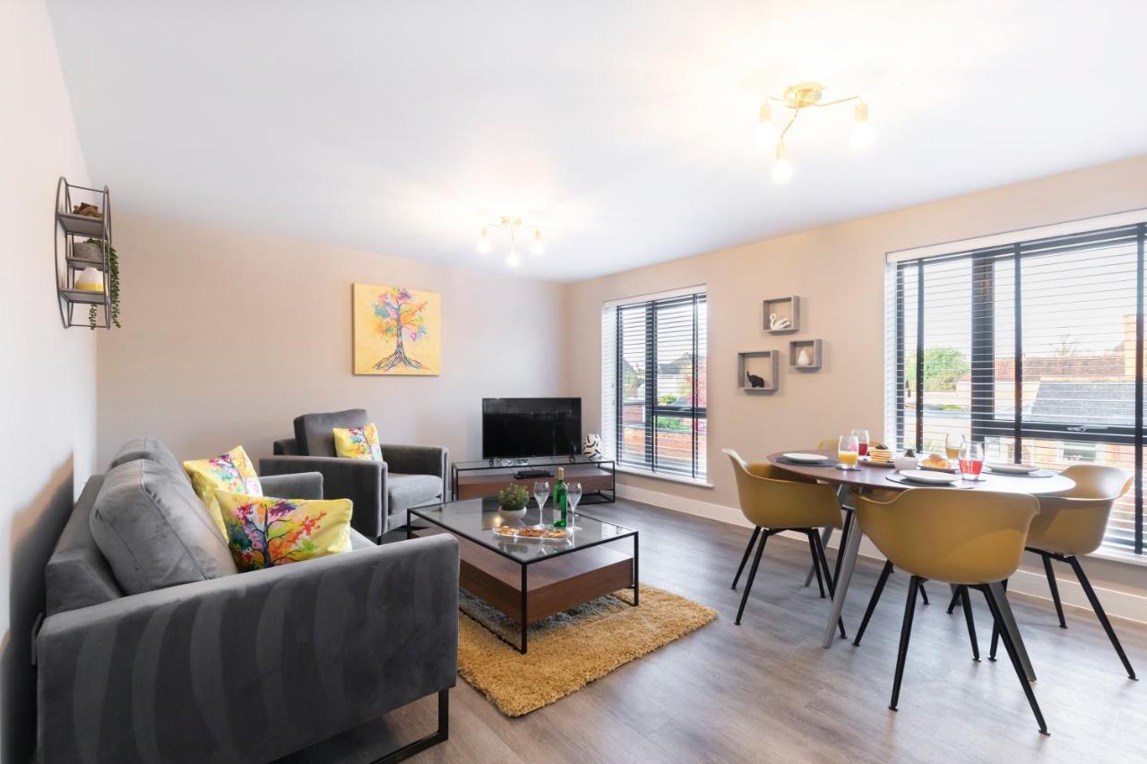 Elliot Oliver - Luxurious Two Bedroom Apartment With Parking 格洛斯特 外观 照片