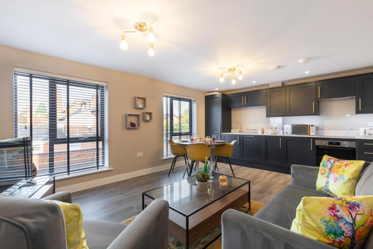 Elliot Oliver - Luxurious Two Bedroom Apartment With Parking 格洛斯特 外观 照片