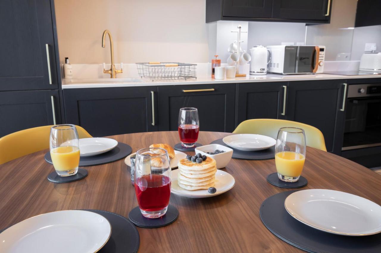 Elliot Oliver - Luxurious Two Bedroom Apartment With Parking 格洛斯特 外观 照片