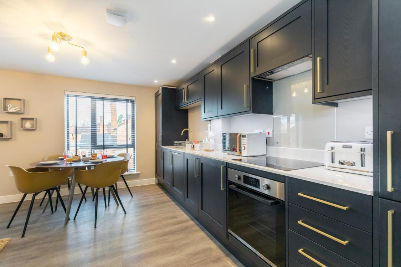 Elliot Oliver - Luxurious Two Bedroom Apartment With Parking 格洛斯特 外观 照片